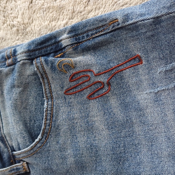 Guilded Intent Distressed Embroidered Mid Rise Skinny Blue Jean Size 27 Waist 31 - Picture 6 of 9